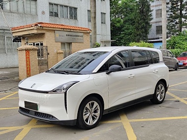 фото FAW Bestune NAT